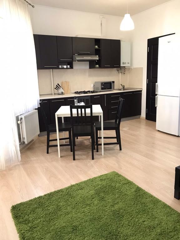 Gil Apartments, Квартира Студия В Самом Центре Пл Петефи Ungvár Kültér fotó